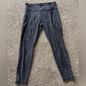 Athleta Salutation Side Pocket Leggings Black White Pattern Size Large